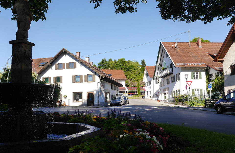 Idyllischer Ortskern von Utting am Ammersee